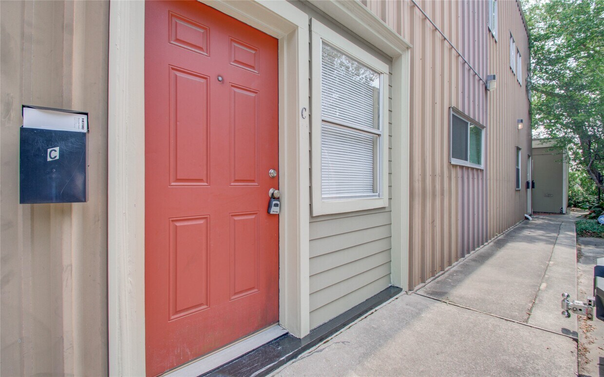 Foto principal - 6503 Mapleridge St