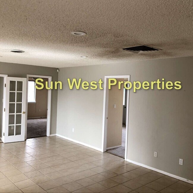 Foto del edificio - Viewings by appointments only (call 505-32...