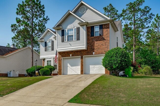 Building Photo - Spacious home located in the beautiful and...
