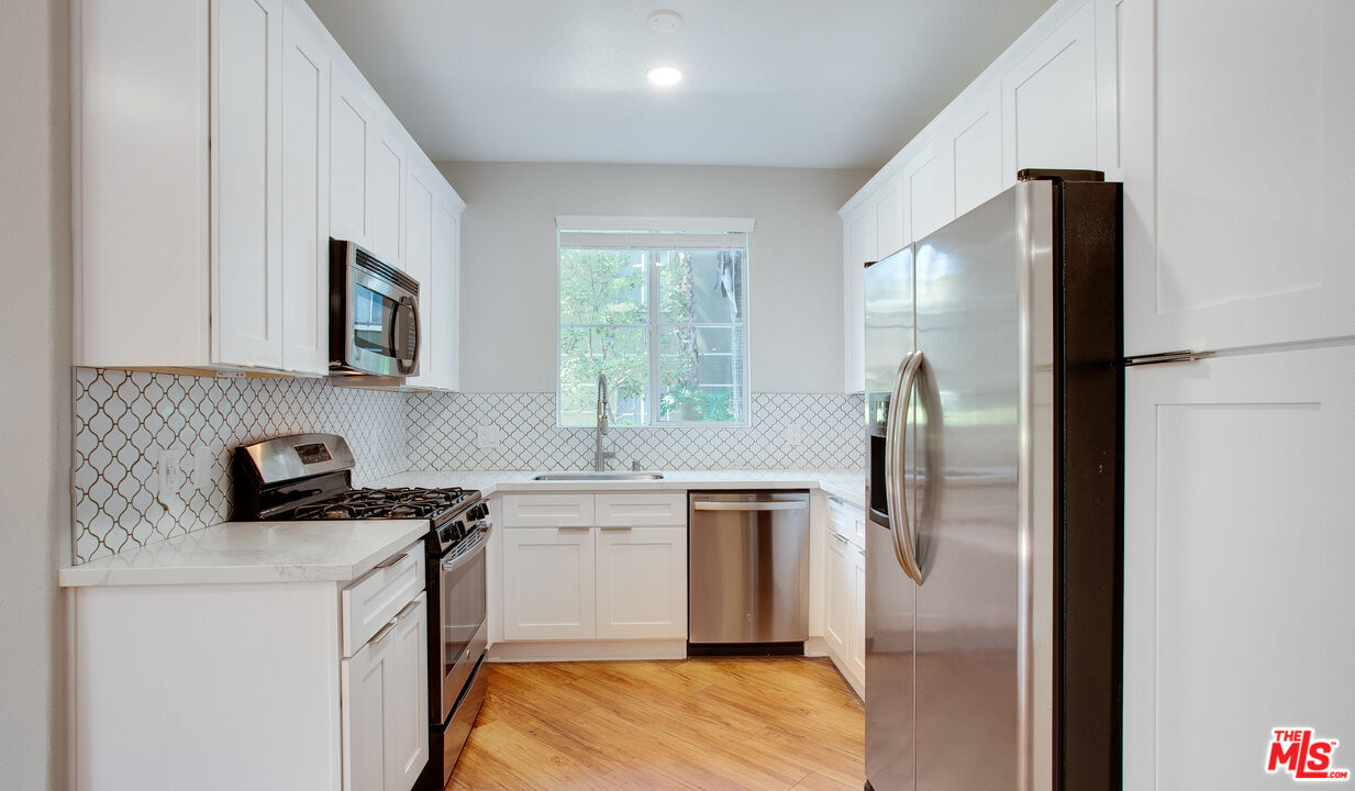 Primary Photo - 5557 W 6th St