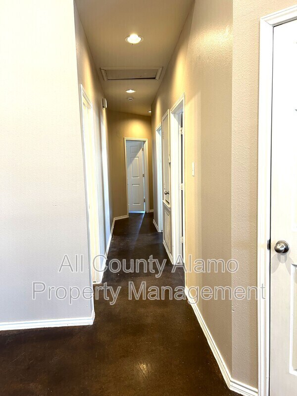 Foto del edificio - 5723 Golf Heights