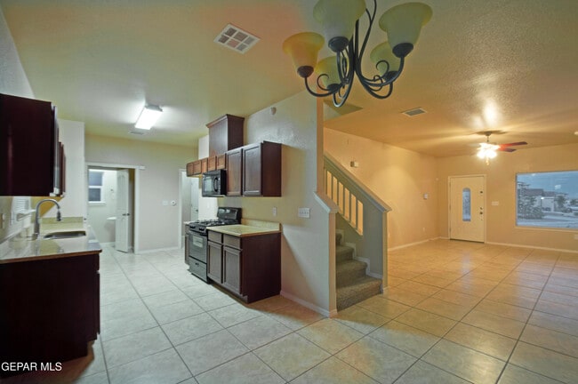 Building Photo - 11103 Redstone Cove Dr