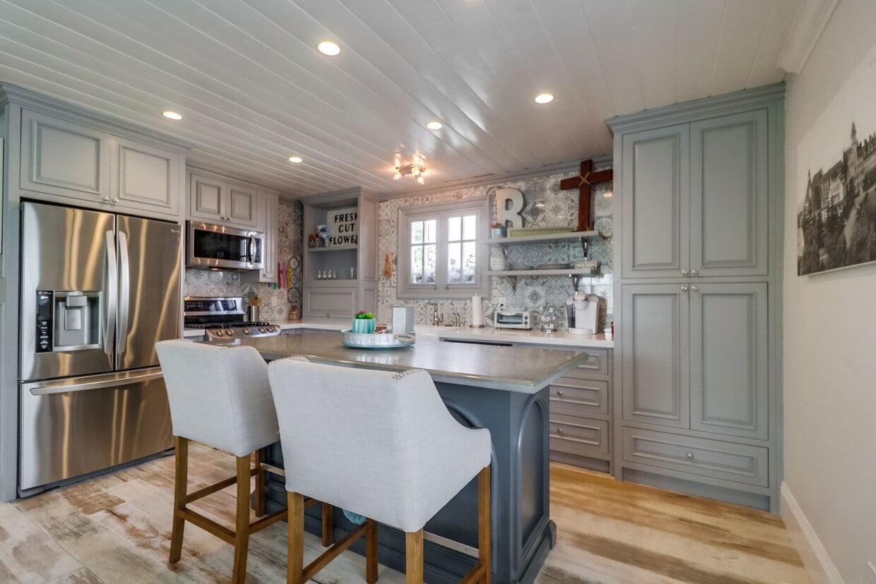 Primary Photo - Furnished 2Bd/1Ba Apartment 2nd floor