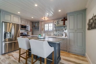 Building Photo - 961 G Ave