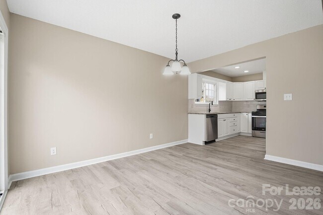 Foto del edificio - 232 Vista Grande Cir