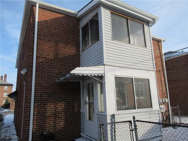 Building Photo - 410 E 222nd St