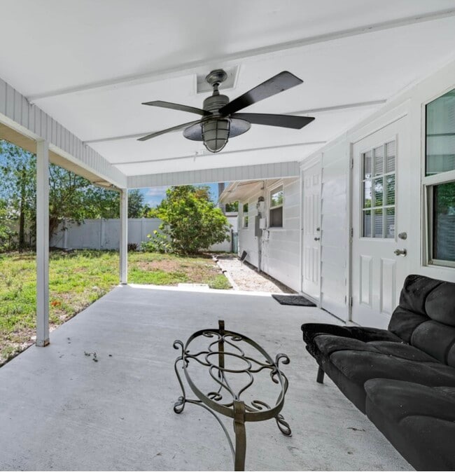 Building Photo - 1320 Milano Dr