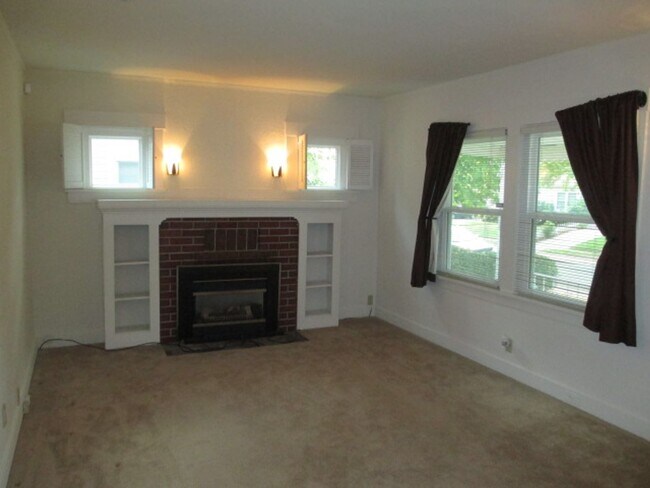 Building Photo - House with large yard near the UC Davis Me...