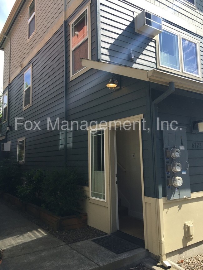 Foto del edificio - 6723 N Salem Ave