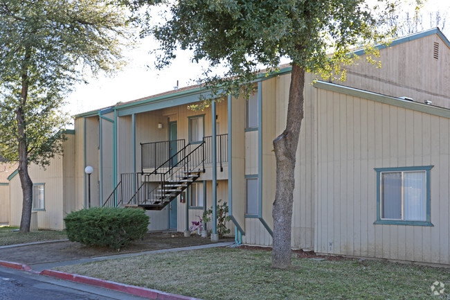 Building Photo - Valley Oaks