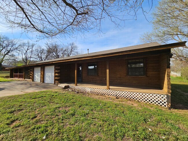 Foto del edificio - (2) Bed/(1) Bath Duplex in Noble!