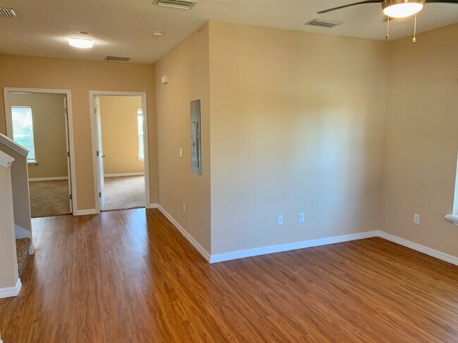 Building Photo - Coming Soon!! 4BR/4BA, downtown apartment. Walk to Flagler College..