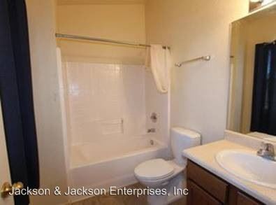 Building Photo - 3 br, 2.5 bath House - 1616 E Pecan Drive