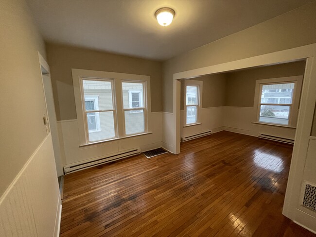 Living/Dining (Unit 1) - 1310 Oak St