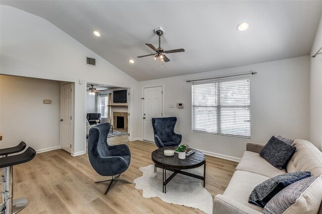 Foto del edificio - 1802 Harvey St