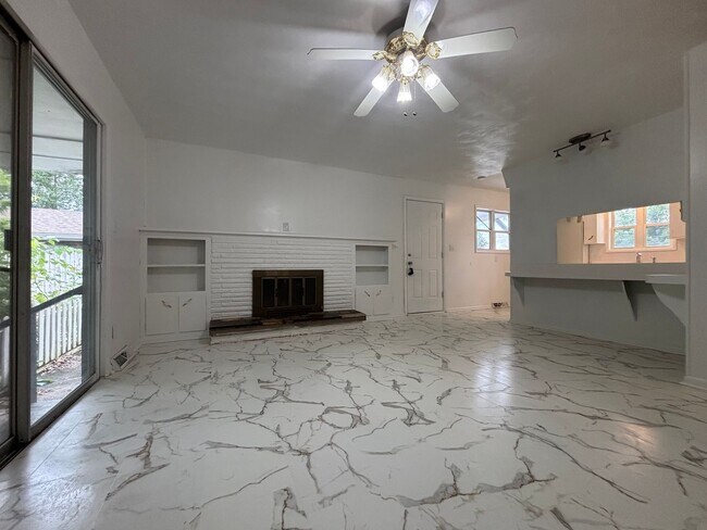 Building Photo - Rent this 3 Bedroom 1 Bath beautiful House...