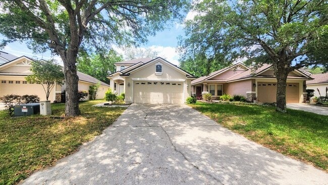 Spacious 4-bedroom, 3-bath home in desirab... - Spacious 4-bedroom, 3-bath home in desirab...