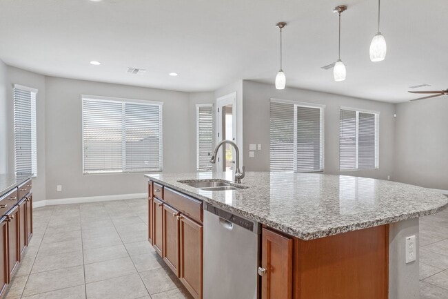 Building Photo - 3 Bed 2 Bath Home In Peoria