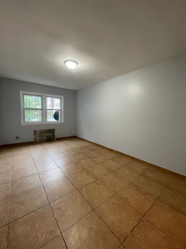 Building Photo - 148 3rd Ave