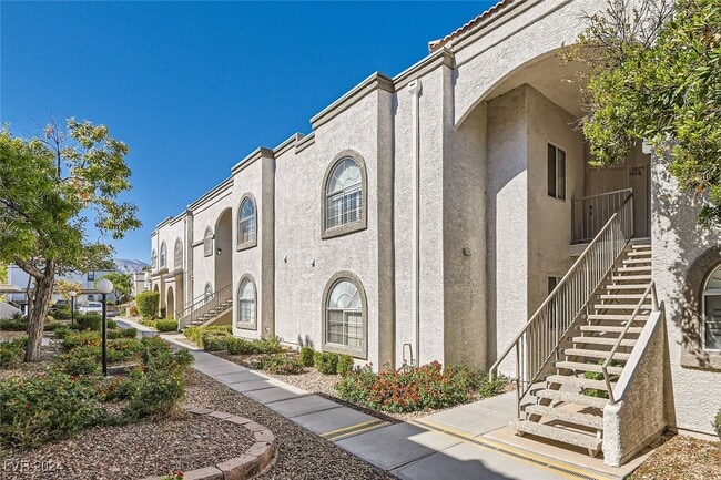 Building Photo - 3125 N Buffalo Dr