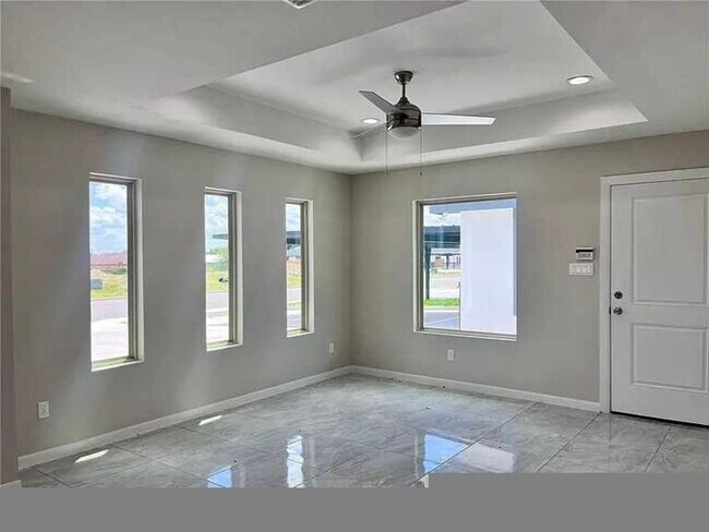 Building Photo - 2 Bedroom Duplex in Mission