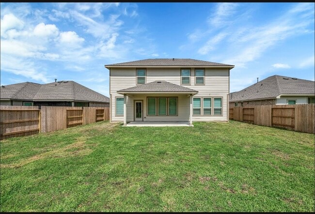 Building Photo - 19179 Pinewood Grove Trl