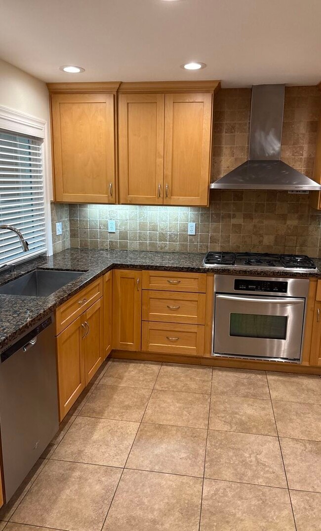 Building Photo - 6056 Elmbridge Dr