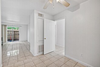 Building Photo - 7200 Clarewood Dr