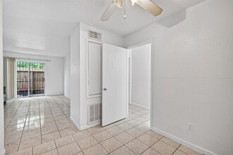 Building Photo - 7200 Clarewood Dr