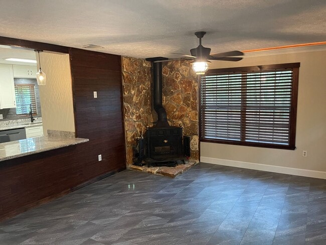 Building Photo - Live the "River life" in Two Rivers Estate...