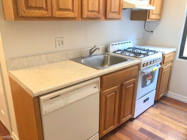 Building Photo - 2 br, 1 bath  - 3529 Crescent St