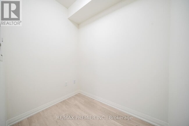 Photo du bâtiment - 8960-8960 Jane St