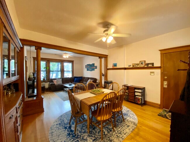 Foto del edificio - 810 W Webster Ave