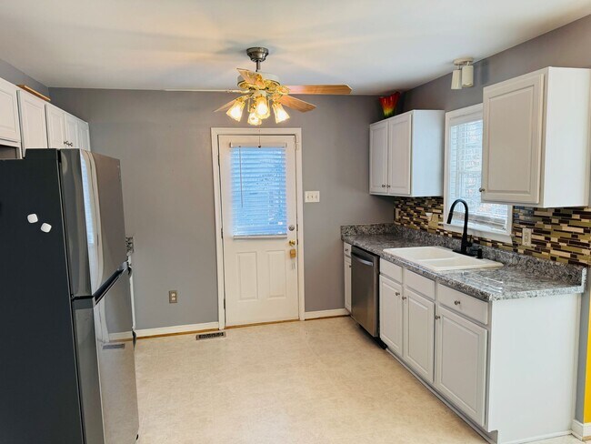 Foto del edificio - Cozy Creekside Home in Midlothian