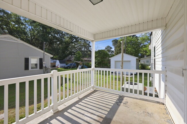 Building Photo - 200 S Sylvan Dr