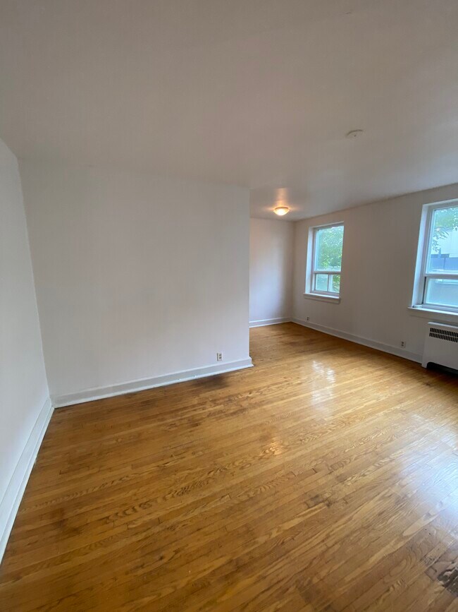 Photo du bâtiment - Beautiful 1 bedroom on Yonge Street