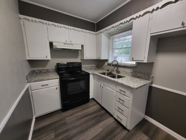 Foto del edificio - Cozy 2 bed 1 bath duplex!