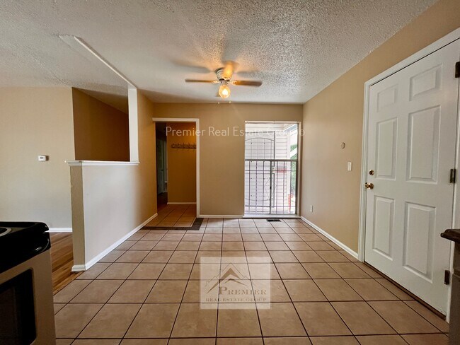 Building Photo - 1304 Rainier Dr