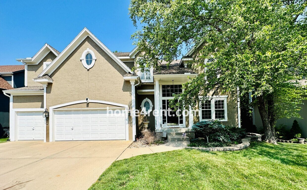 Foto principal - Beautiful Four Bedroom Home in a Quiet Nei...