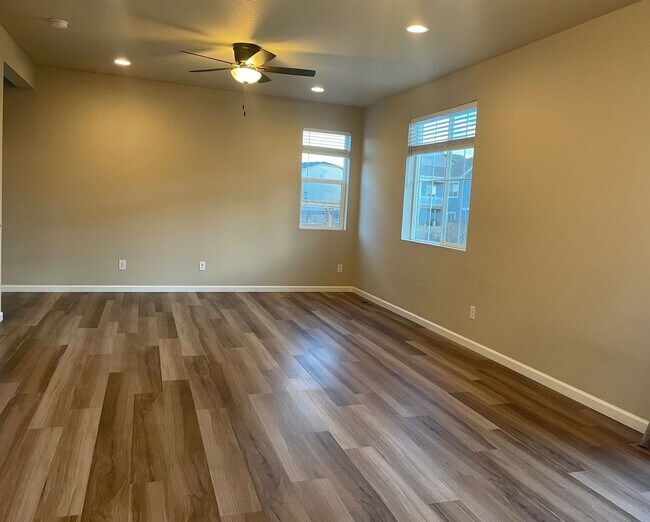 Foto del edificio - Beauitful home in Morgan Hill! Avail. Now!
