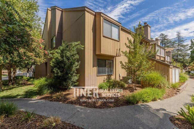 Building Photo - 511 Woodside Oaks