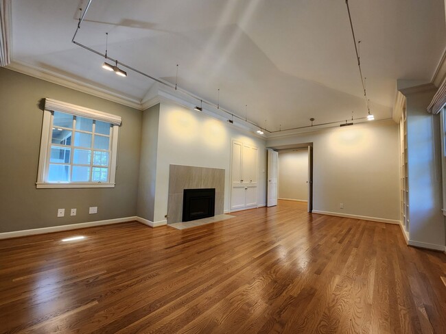 Building Photo - Charming 3-Bedroom Home in Old Palo Alto a...