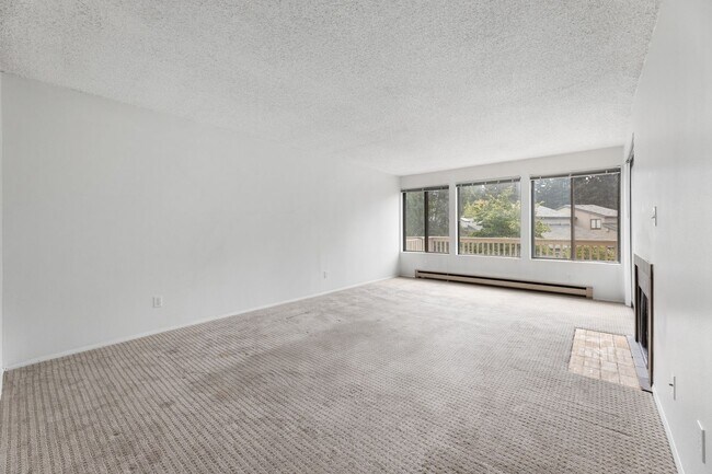 Foto del edificio - Spanaway Lake Condo