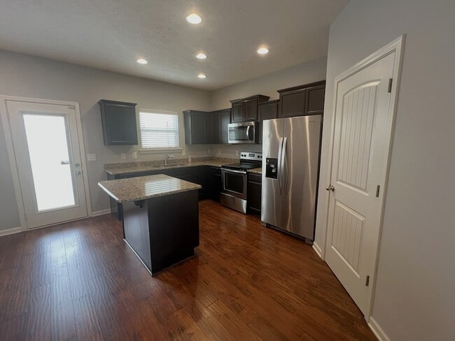 Building Photo - 813 Vigilant Dr