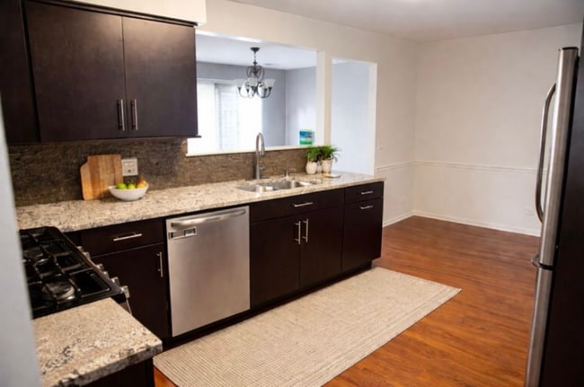 Photo - 725 Hamilton Ct Townhome