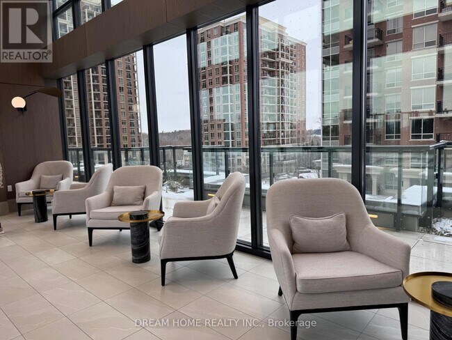 Photo du bâtiment - 30 Inn On The Pk Dr