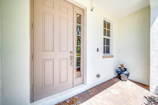 Foto del edificio - 4543 Tara Cove Way