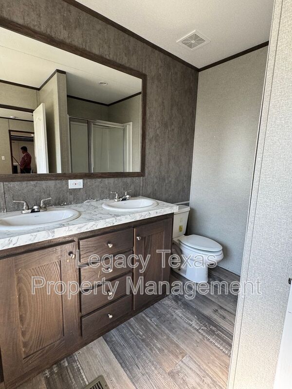 Foto del edificio - 800 N Old Betsy Rd