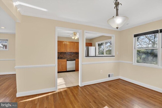 Foto del edificio - 2308 Senator Ave