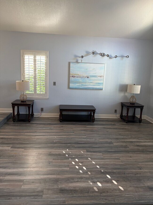 Foto del edificio - Spacious Living in a Beautifully Updated 4 Bedroom Home!